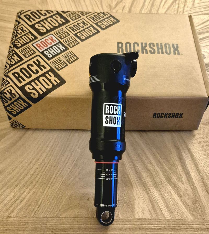 Zadní tlumič RockShox Deluxe Select R, 185x52.5 mm Trunnion