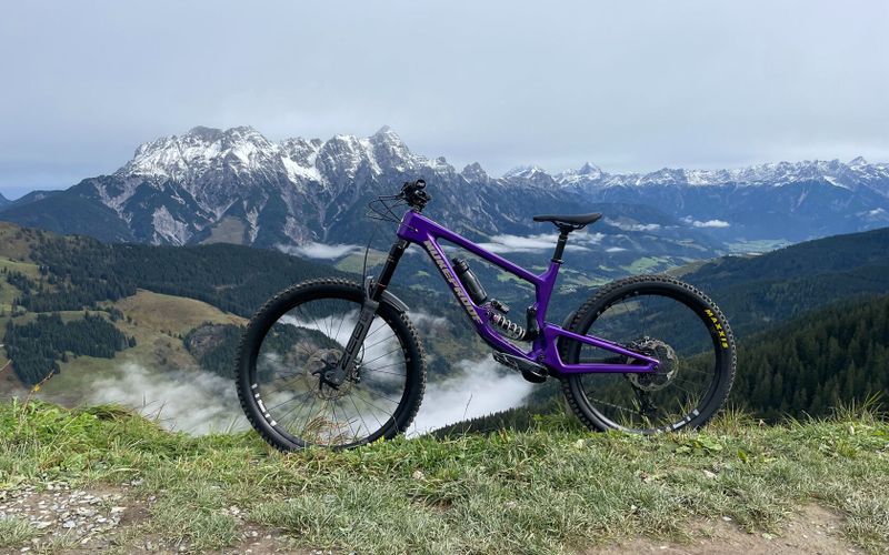 Nukeproof Giga 297 vel L - limitka s Fast tlumicem