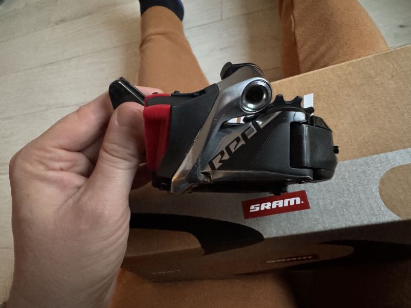 Přehazovačka SRAM RED AXS 12s