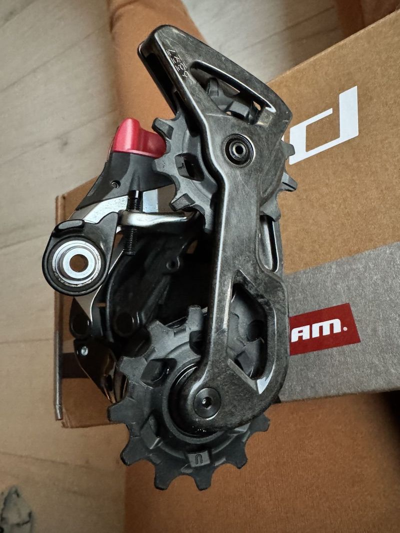 Přehazovačka SRAM RED AXS 12s