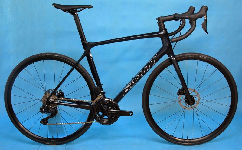 GIANT TCR Advanced 1+ Disc Di2 2023/2024 – závodní karbonová silnička - NOVÁ