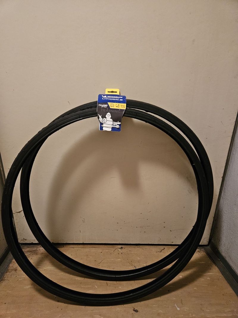 pláště MICHELIN 700x25C