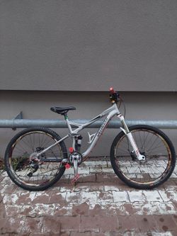 celoodpružené kolo specialized xc pro