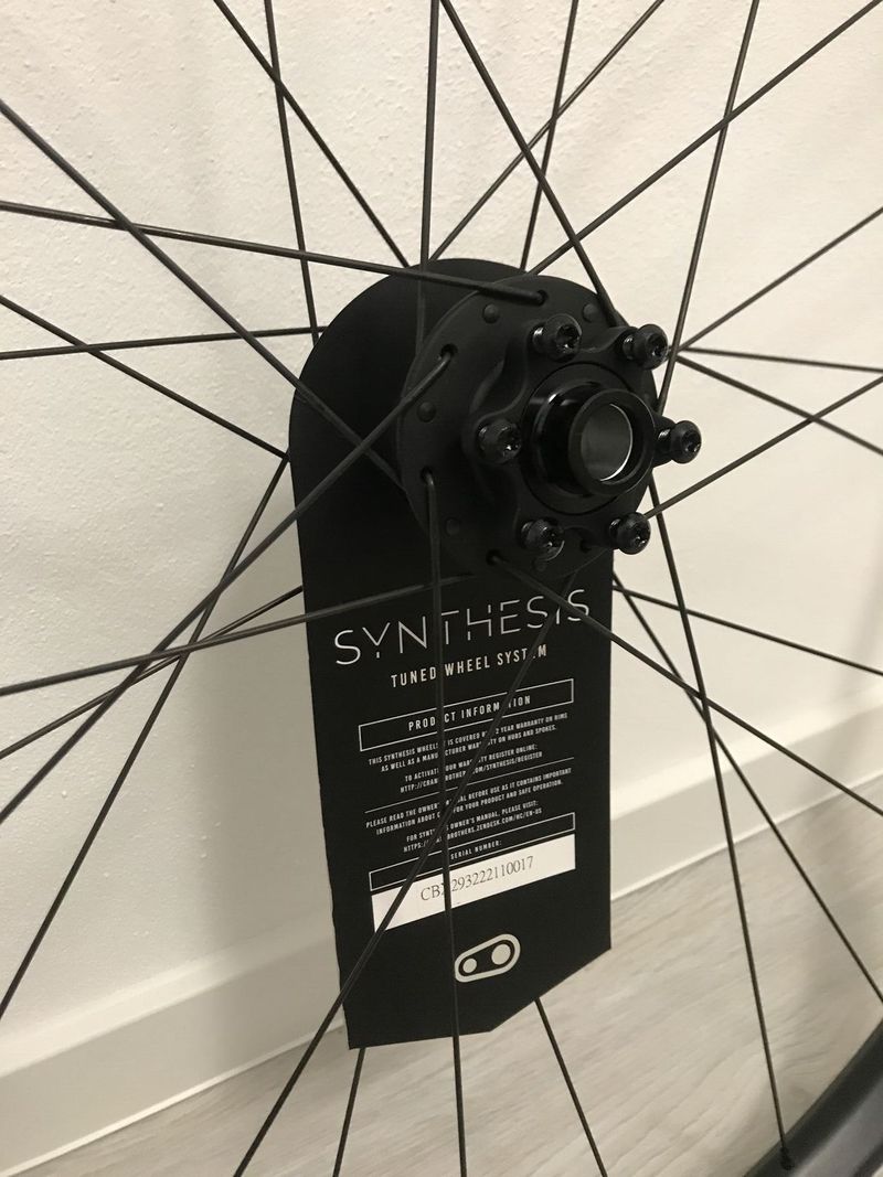 Zapletená kola Crankbrothers Synthesis XCT 29"