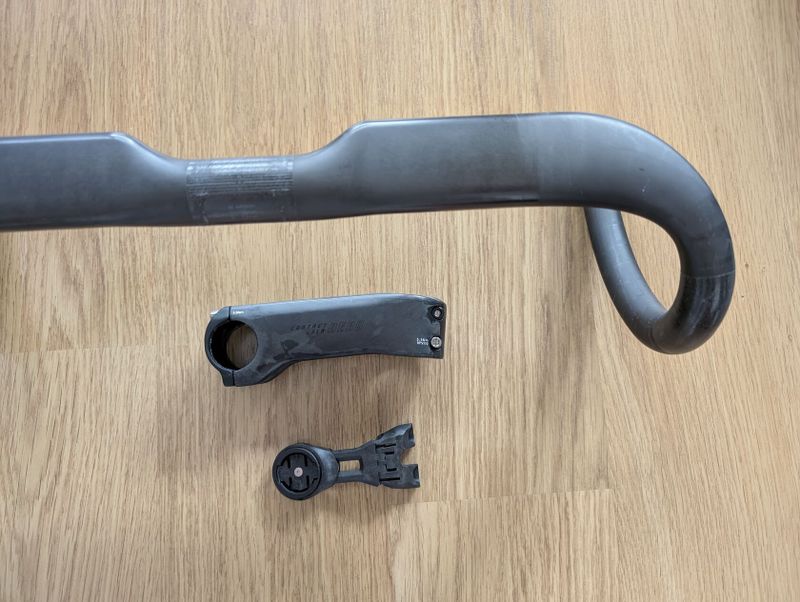 Set karbon řídítek Giant Contact SLR Aero Handlebar + představec Contact SLR Aero