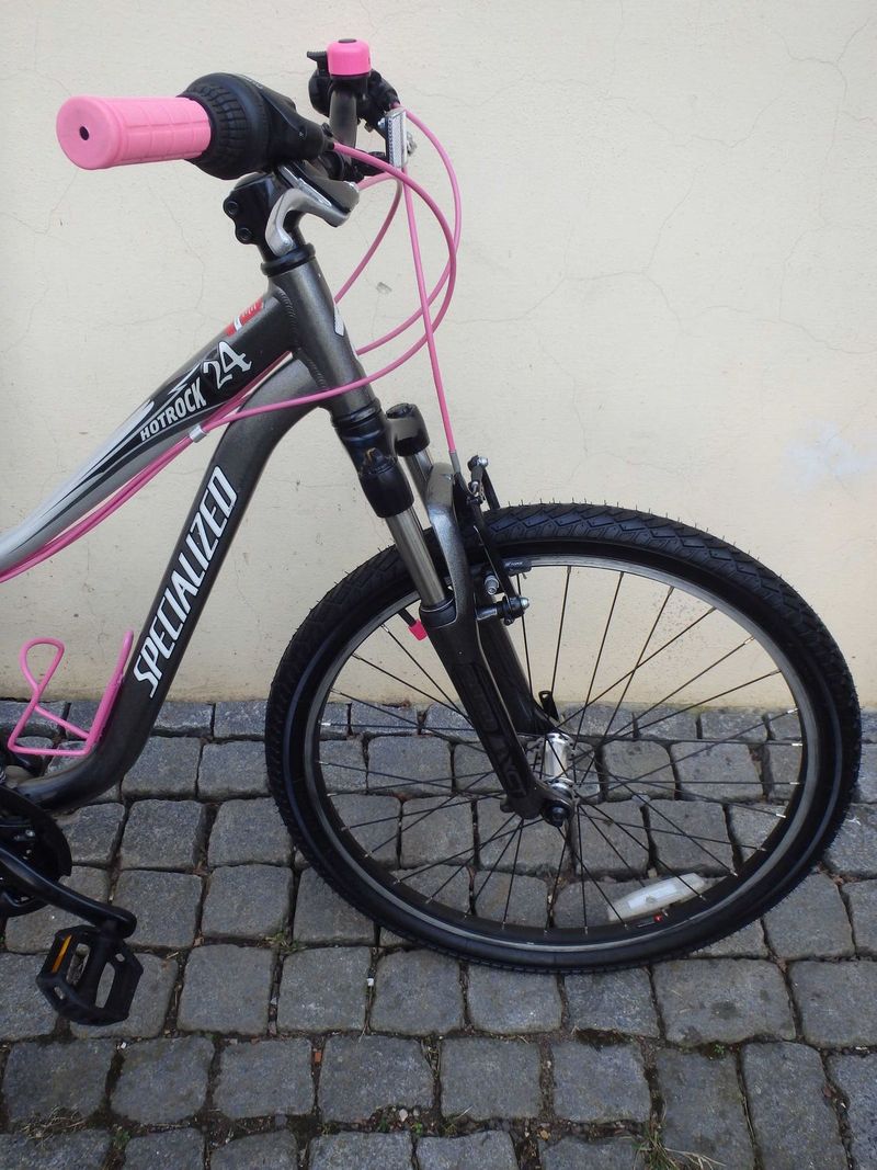 dívčí MTB kolo Specialized Hotrock 24 pro výšku 115-155cm + dárek 