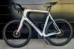 BASSO Diamante ITALIA Shimano Ultegra Di2 (jako nové)