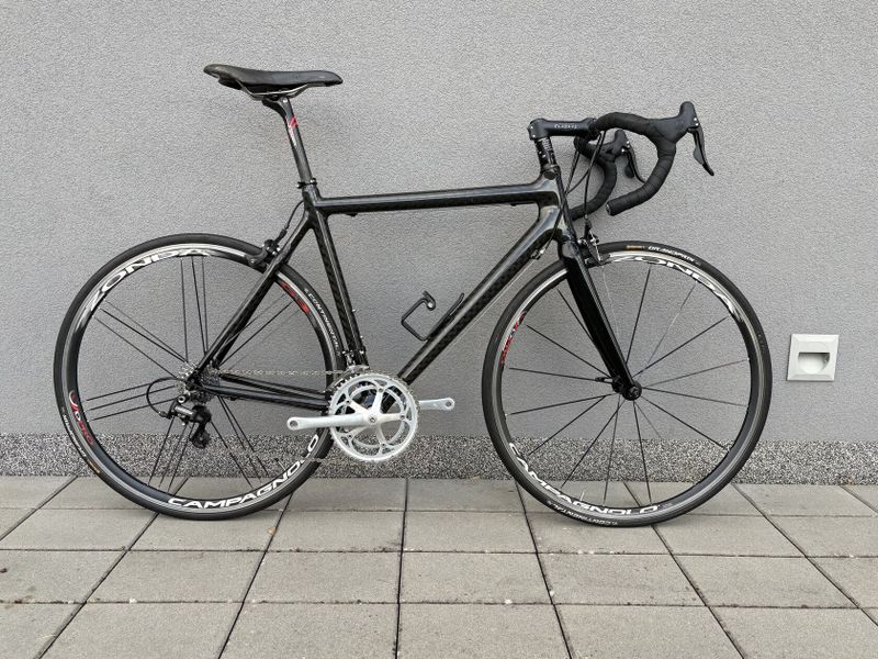 Silniční karbonové kolo - vybavení Campagnolo Mirage