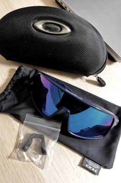 Oakley Sutro S