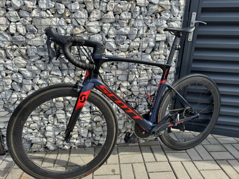 Silniční kolo Scott Foil 20 - karbonový rám, karbonová kola Roval CLX 60, Shimano Ultegra