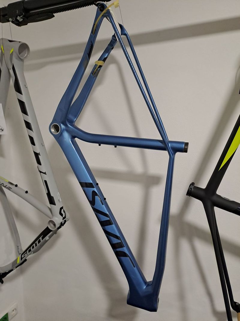 NOVÝ karbonový rám Isaac 29er / velikost L / 29er / tapered / boost 12x148mm / včetně osy a hl. sl.