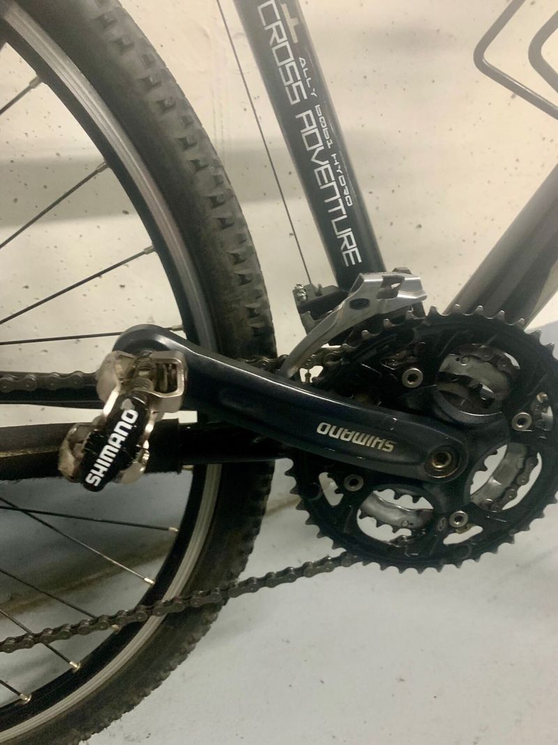 Prodám trekingové kolo s osazením Shimano XT a Alivio