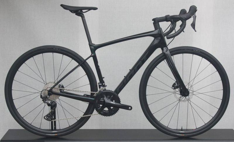 GIANT Defy Advanced 2023 – karbonová endurance silnička - NOVÁ