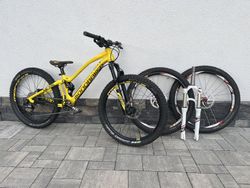 Mondraker Factor 24 - 24" + 26" kola, 2x vidlice