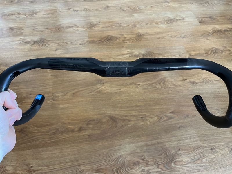 Řidítka PRO VIBE Aero Carbon 420mm