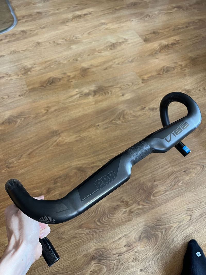 Řidítka PRO VIBE Aero Carbon 420mm