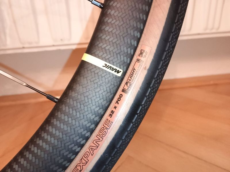 Mavic cosmic sl 32 centerlock, ořech sram xdr, stav nových, doživotní záruka