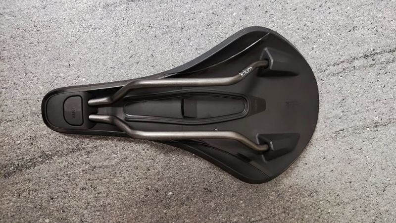 Gravel sedlo Fizik Terra Argo X3 - šířka 140mm 