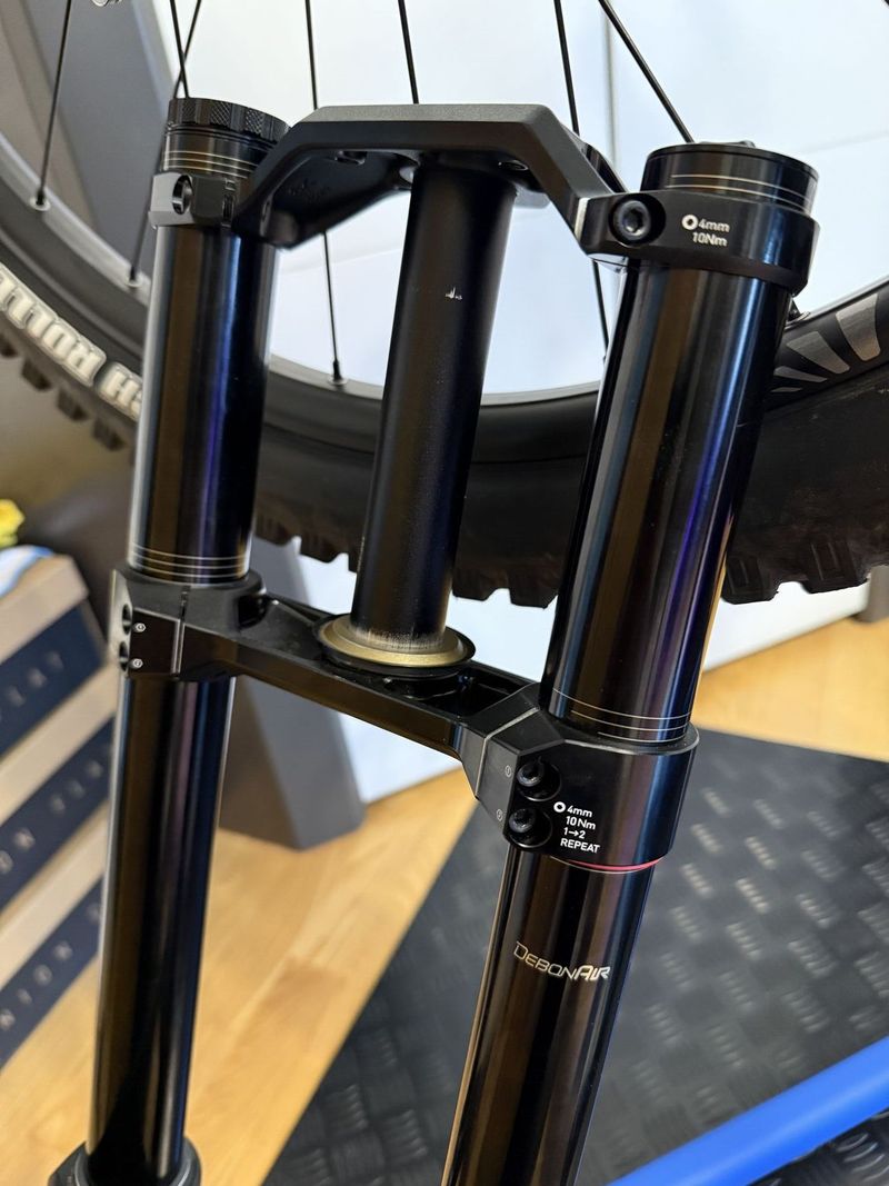 ROCKSHOX BOXXER BASE 2025