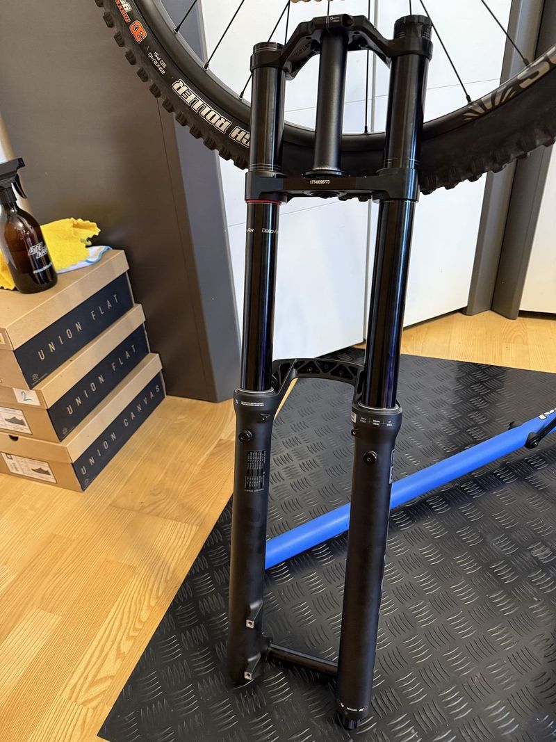 ROCKSHOX BOXXER BASE 2025