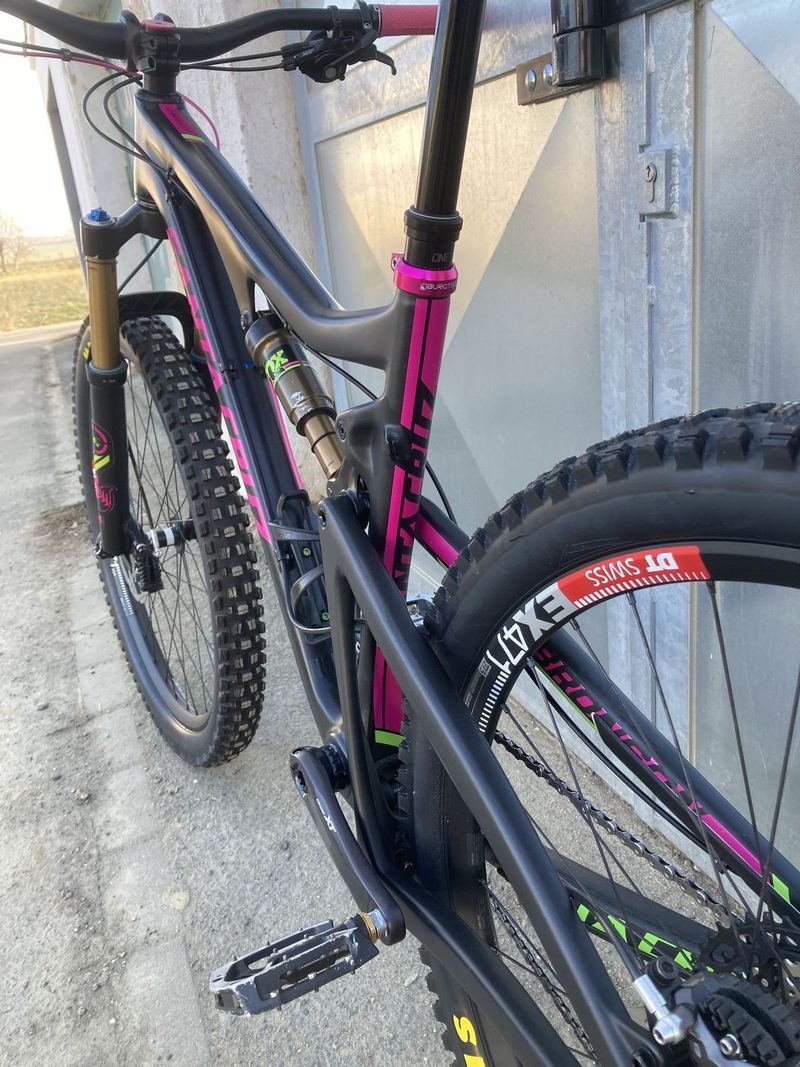 Santa Cruz Bronson, carbon CC, 650B 2015, velikost M