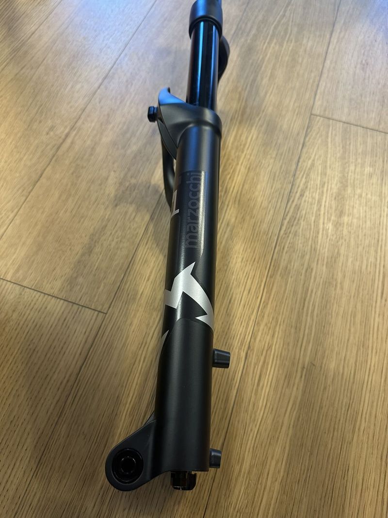 nová vidlice Marzocchi Bomber Z1 Air 29” 160mm