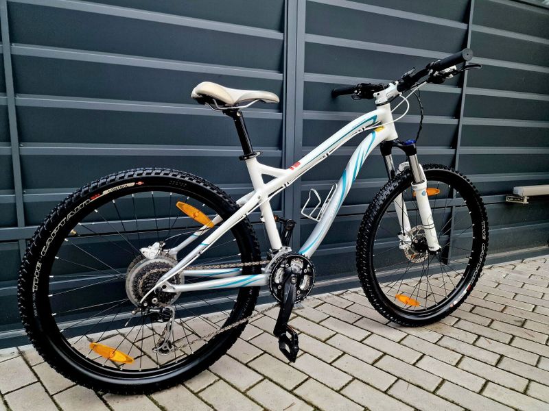 (42)Dámské/Dívčí hliníkové kolo Specialized Kotoučové brzdy