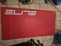 Elite Training Mat podložka pod trenažer, červená