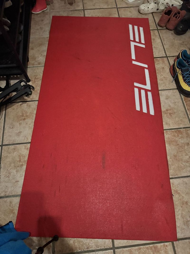 Elite Training Mat podložka pod trenažer, červená