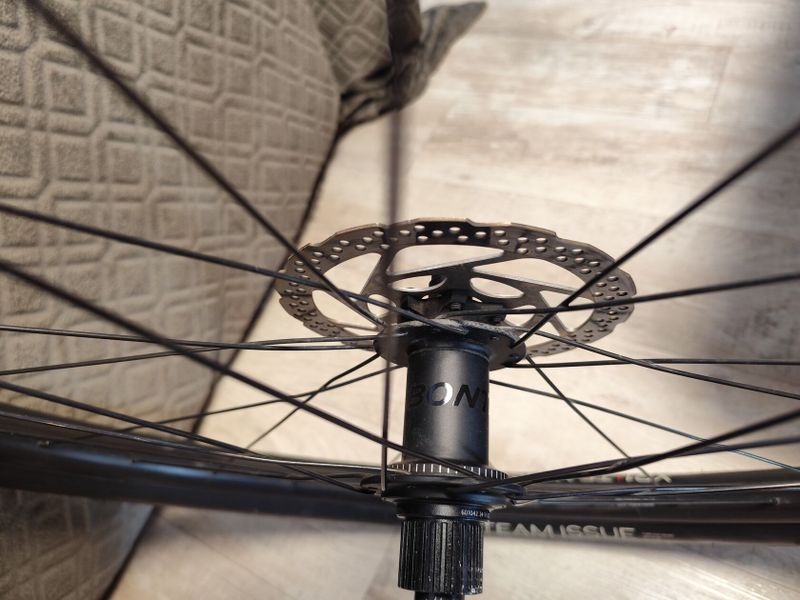 Zapletená kola Bontrager Kovee tlr s kotouči a pneu Bontrager XR1 tlr 