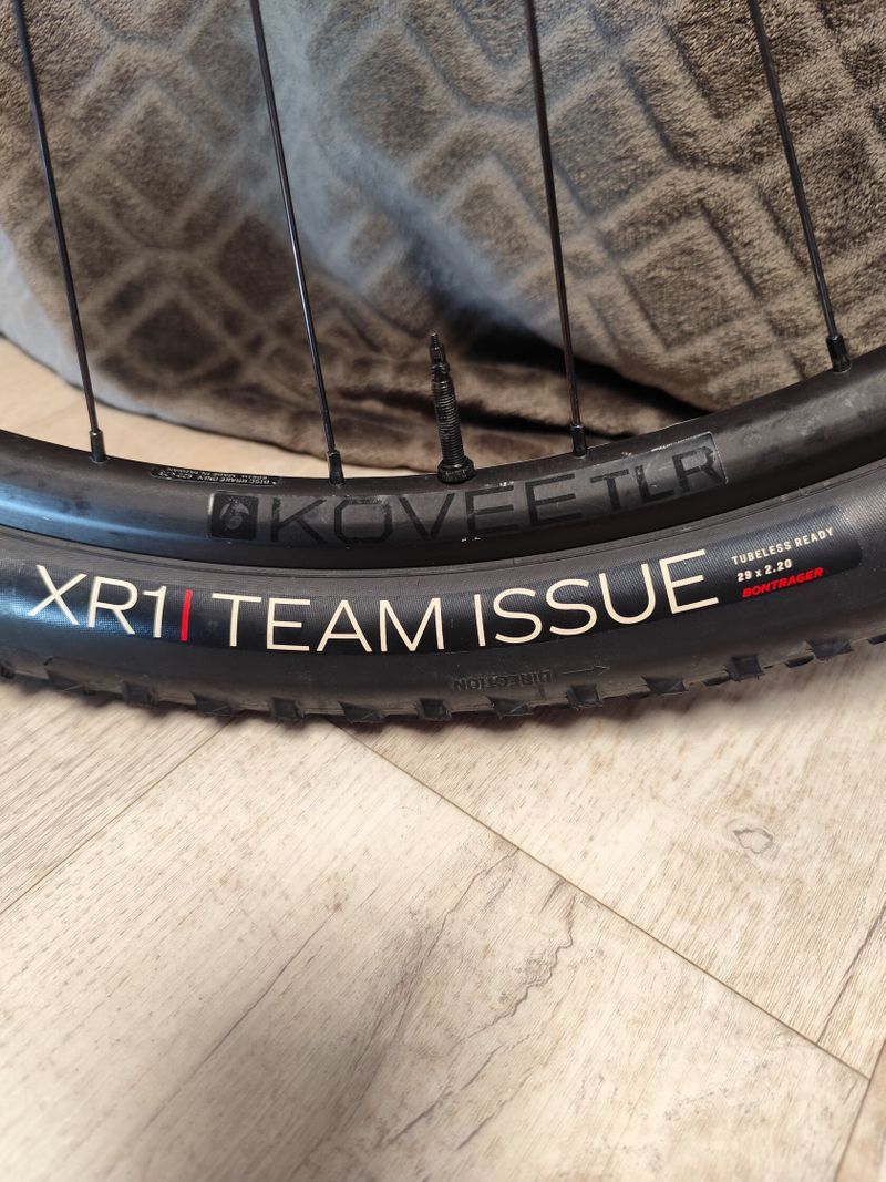 Zapletená kola Bontrager Kovee tlr s kotouči a pneu Bontrager XR1 tlr 