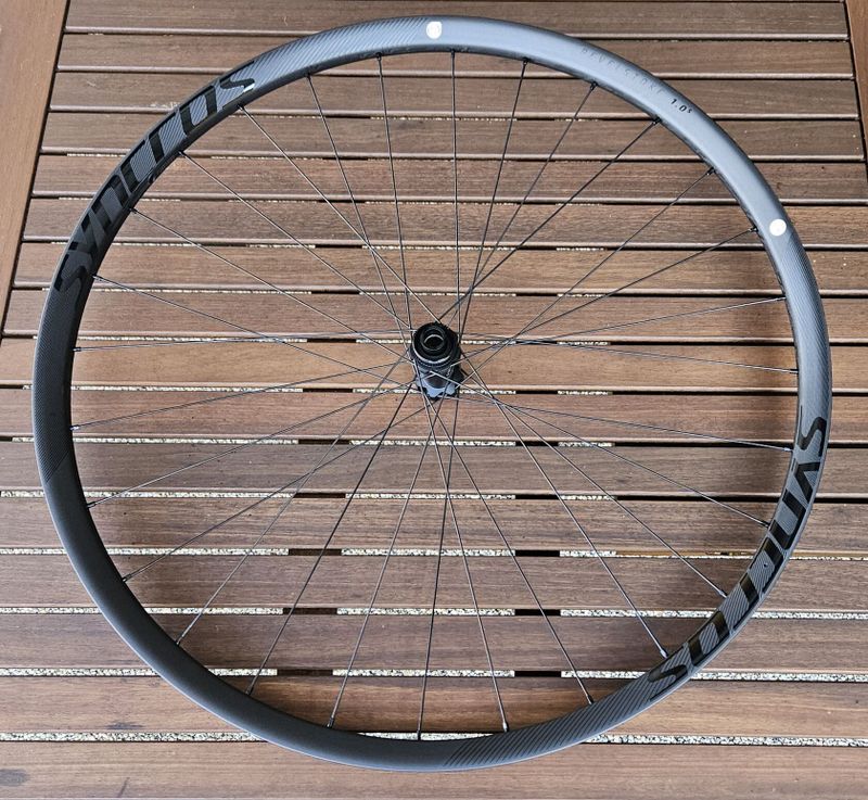 SYNCROS Revelstoke 1.0 S Carbon Disc – špičková karbonová kola pro trail nebo enduro - NOVÁ