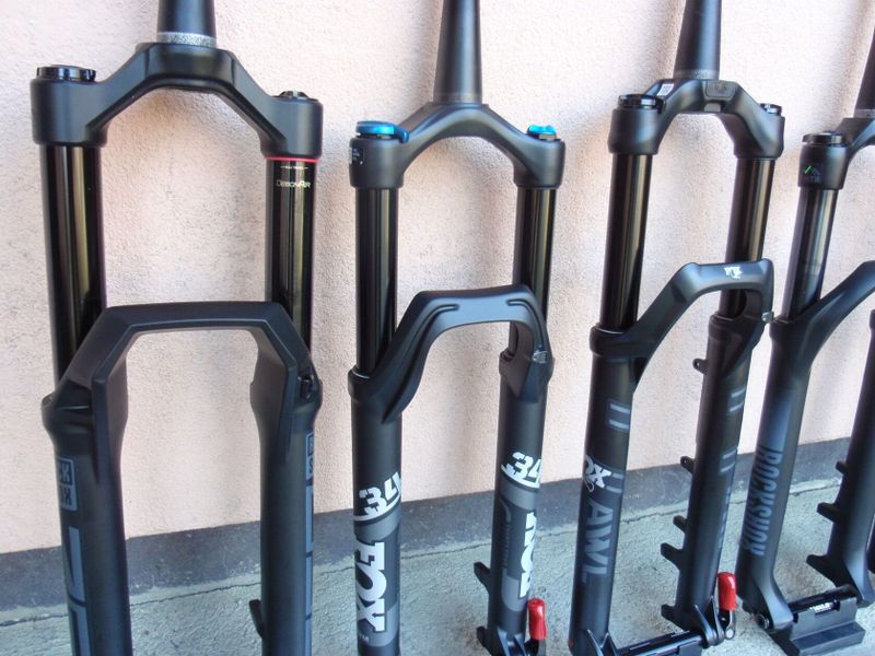 Nové vidlice Fox 34 a Rock Shox Zeb, 35, Recon, Judy