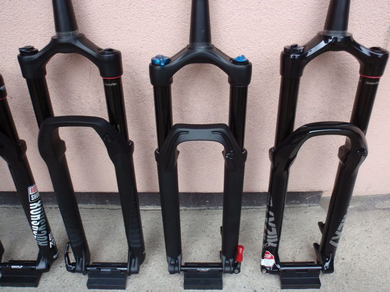 Nové vidlice Fox, Rock Shox, SR Suntour