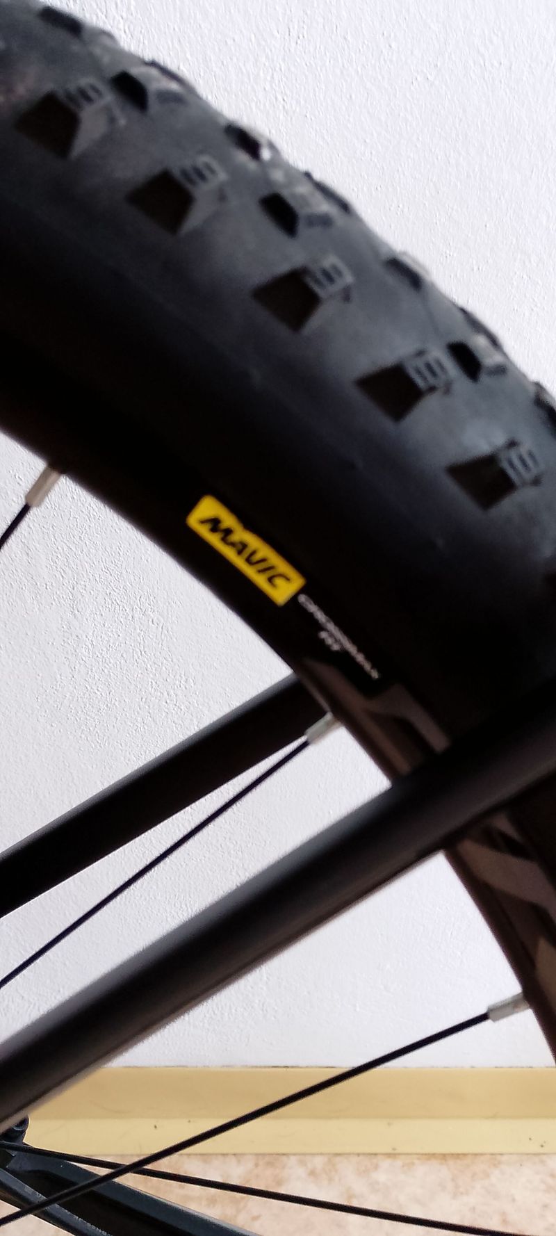 Prodám 29 kola Mavic Crossmax RT BOOST 6 děr s pláštěmi Schwalbe Rocket Ron 