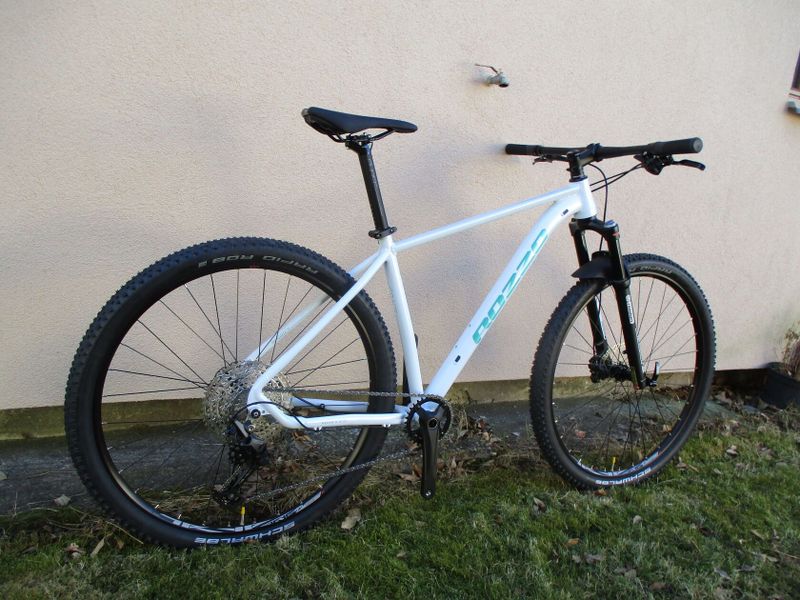 Nové 29" kolo ROZZO BOOST Grace, vzduchová vidlice Suntour Raidon, Shimano Deore1x12, pevné osy