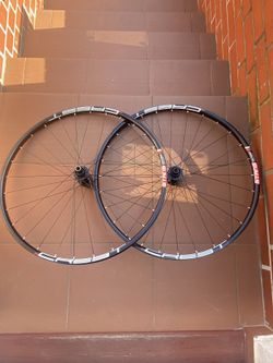 27,5” KOLA BONTRAGER ZTR CREST MK3 BOOST OŘECH SHIMANO 11 rych. SKORO NEJETÁ 