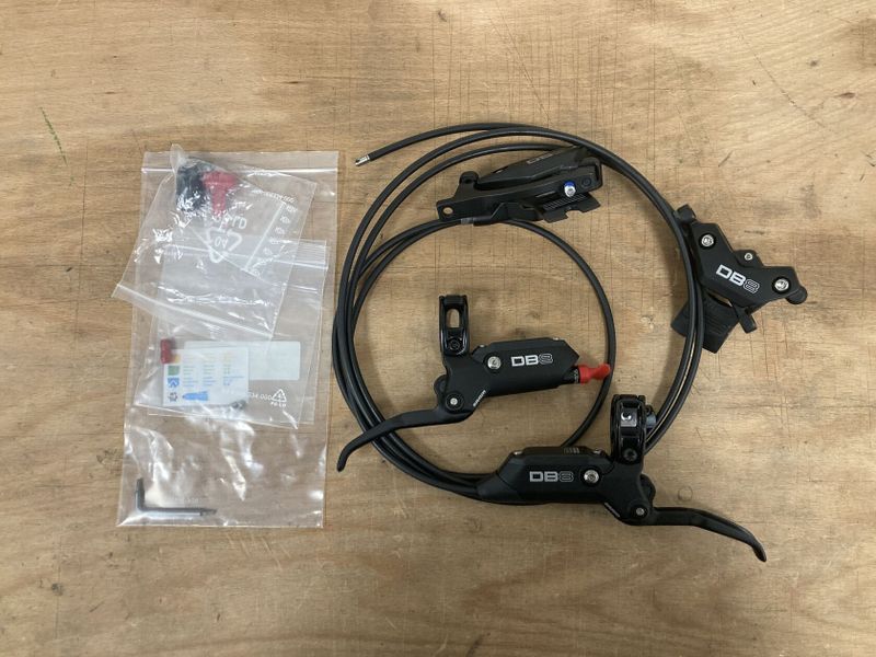 Nové brzdy SRAM DB8 Stealth