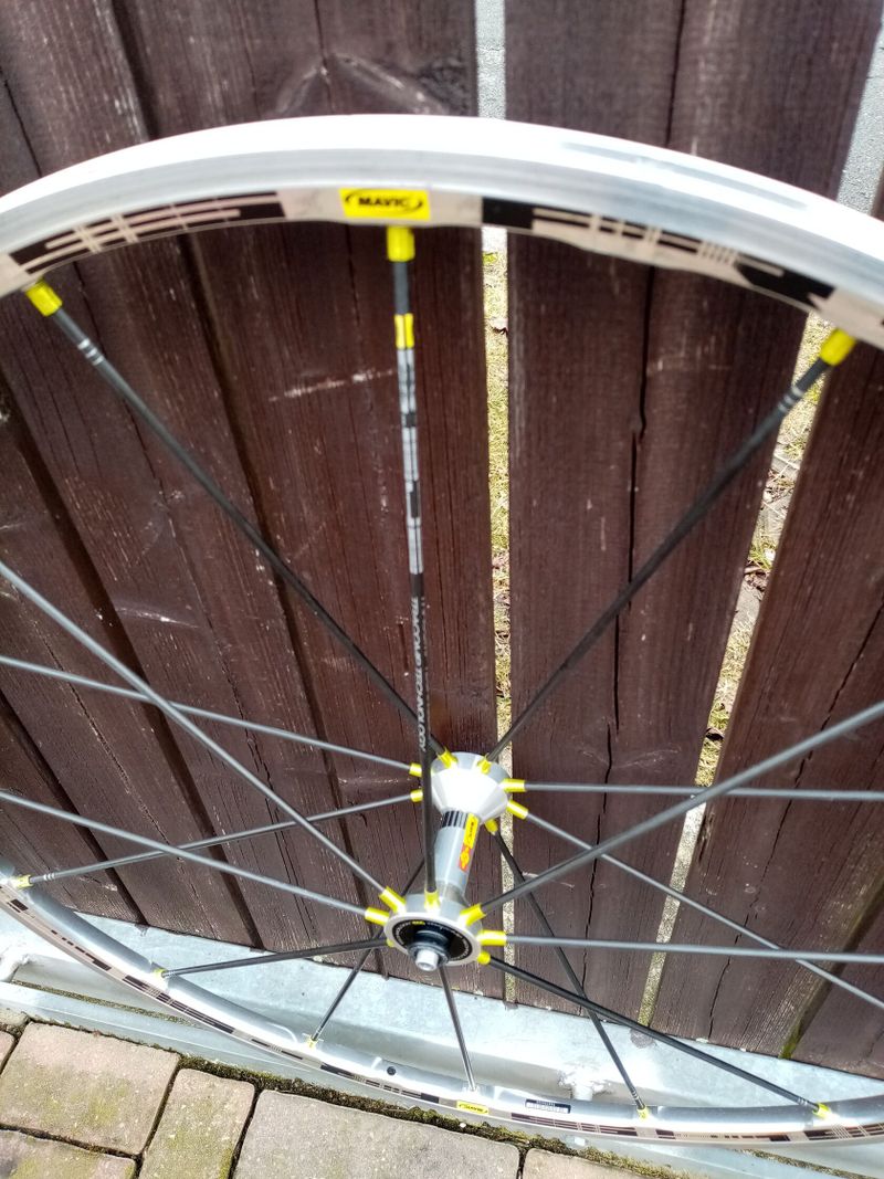 Dvě sady zapl. Alu kol Mavic: Ksyrium SL a R SYS, silniční, pláštová, ořech Shimano, R. U. 