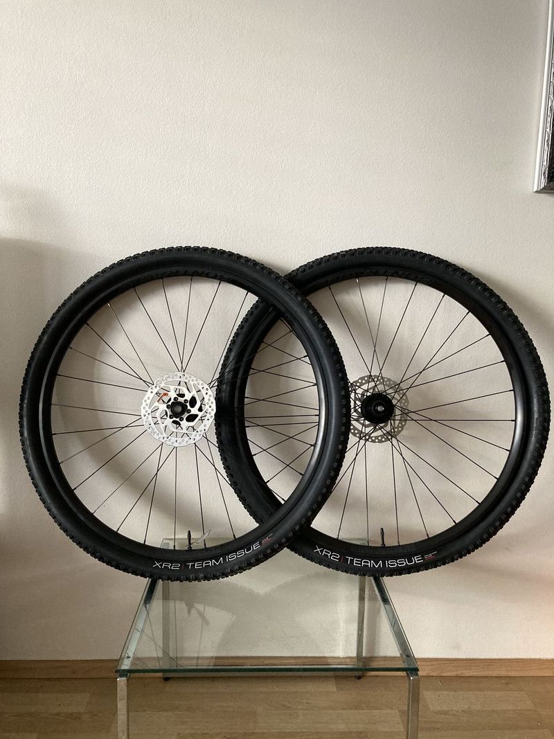 Nové BONTRAGER Kovee TLR 29" x 2.20