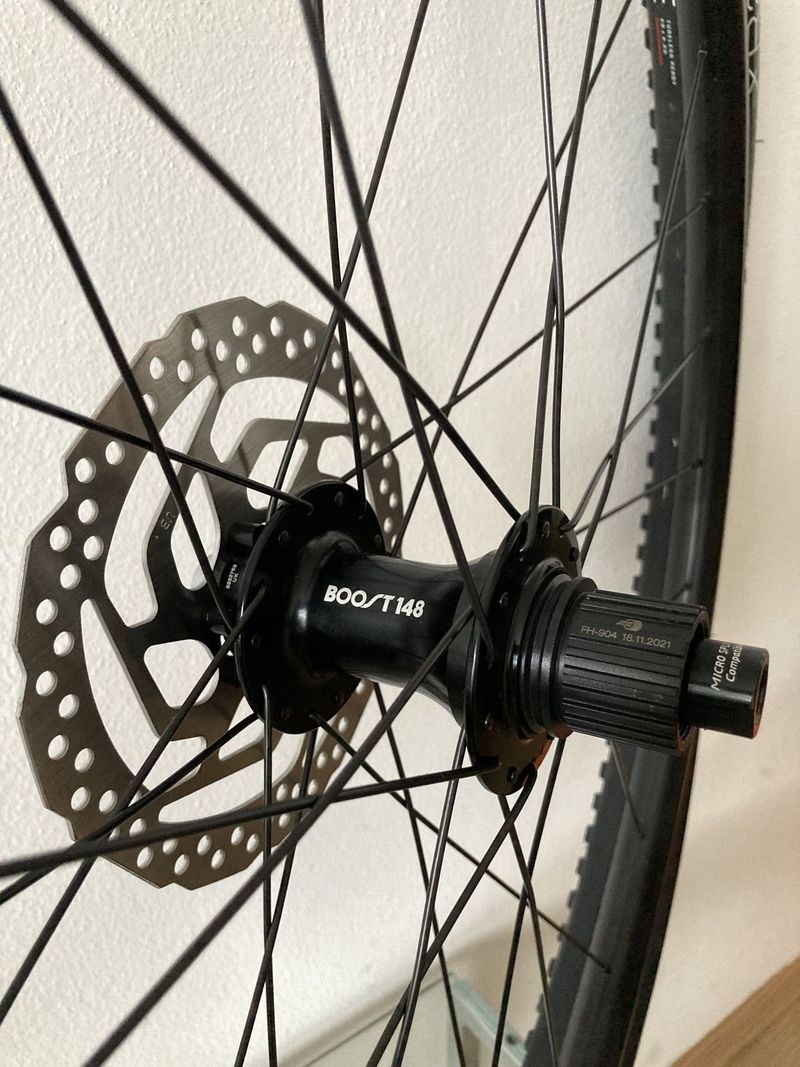 Nové BONTRAGER Kovee TLR 29" x 2.20