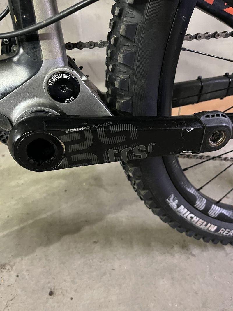 YT Capra CF Pro Race