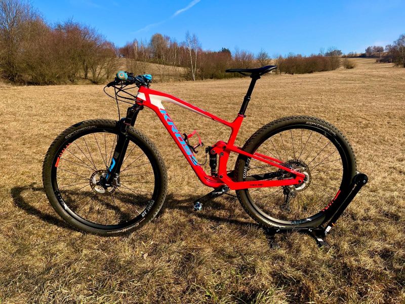 Kross Earth TE 2020 vel. M (XTR, DT SWISS 1200, teleskopická sedlovka)