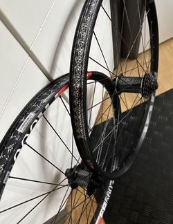 E13/DT Swiss DH wheelset 27,5