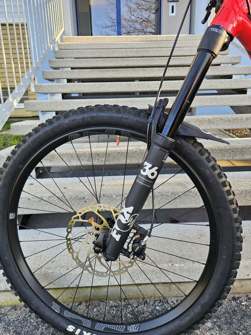 Commencal Meta AM V4.2 Essential 650B/27,5" vel.M 