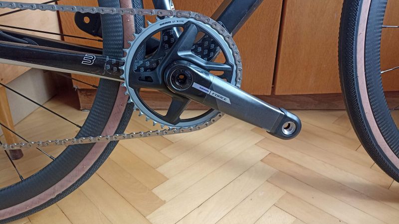 Basso Astra vel. 53 (M/L) na sadě sram force xplr, kola mavic cosmic sl32