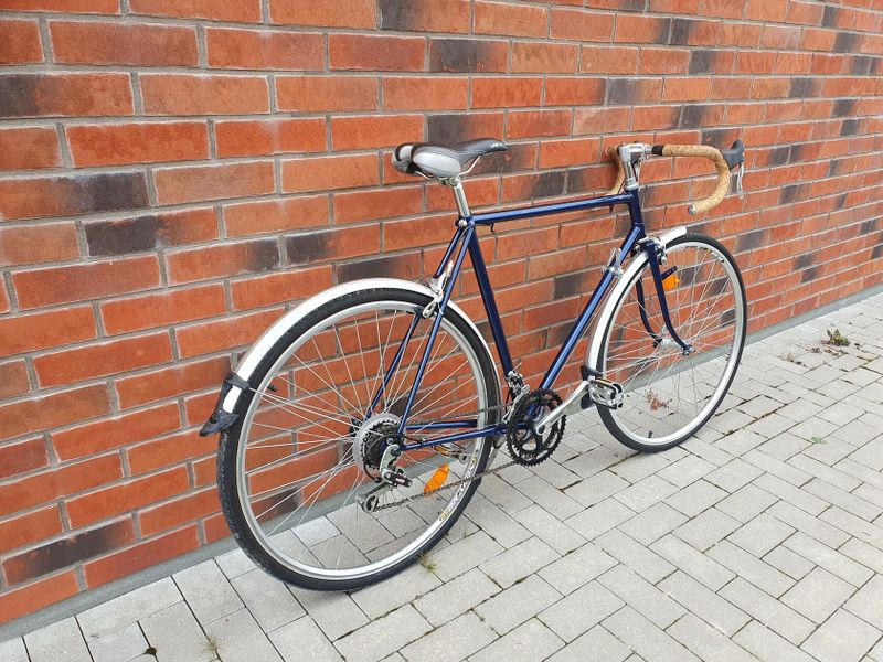 Prodám kolo zn. FAVORIT rok výroby cca 1985, velikost 3/4