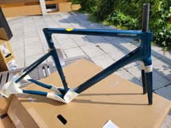 Nový karbonový silniční rám Cannondale SuperSix Evo Hi-Mod + sedlovka, hlavové a středové složení
