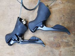 Shimano Claris ST-R2000 řadící a brzdové páky 2x8
