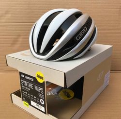 Přilba GIRO SYNTHE, matte white-silver¨- vel. M